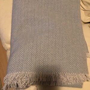 NWOT Johnstons of Elgin lofty herringbone duck egg 100% cashmere throw